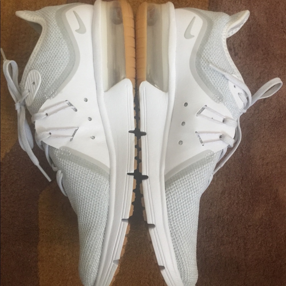 BRAND NEW ALL WHITE NIKE AIRMAX
